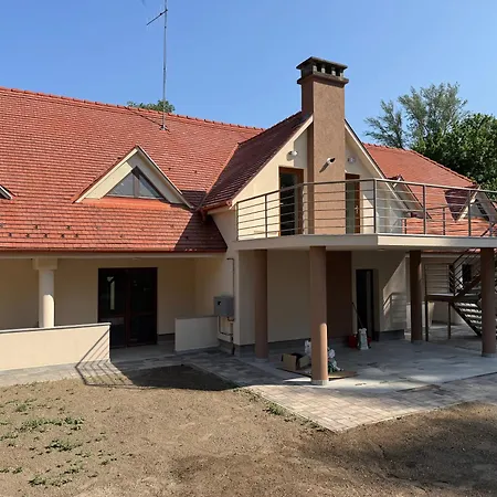 Lägenhet Sziget Apartmanhaz *