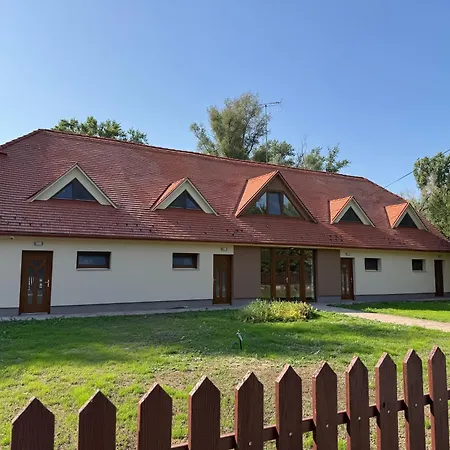 Lägenhet Sziget Apartmanhaz Baja